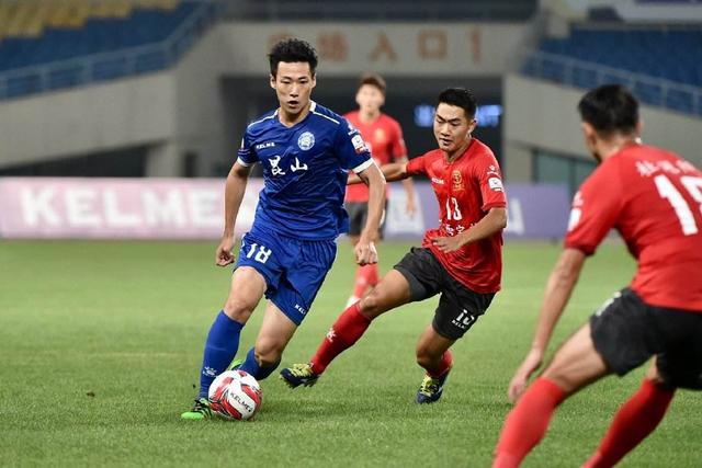 阿劳霍抵达巴萨总部即将续约 新合同2031年到期